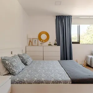 Stylish And Elegant - View And Location In Downton Coímbra